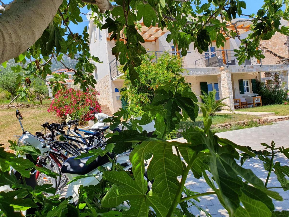Apartments Lolita Bol Exterior foto